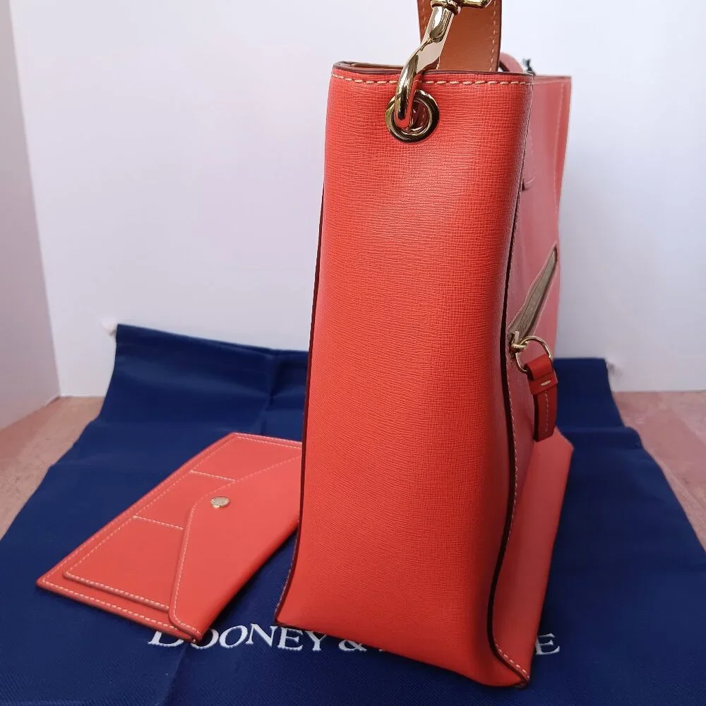 Dooney & Bourke 